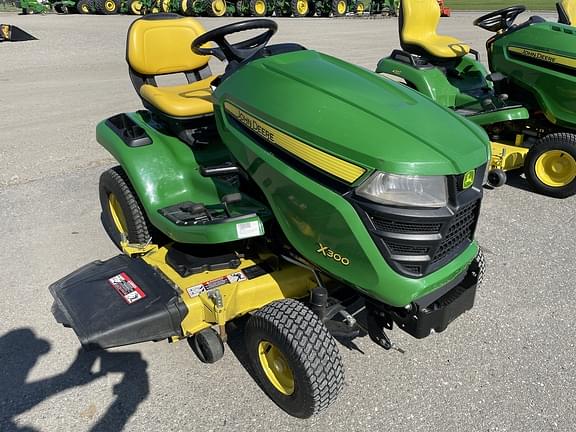 Image of John Deere X300 equipment image 3