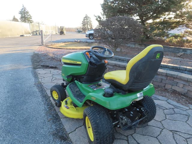 Image of John Deere X304 equipment image 2