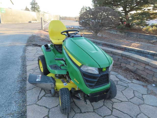 Image of John Deere X304 equipment image 1