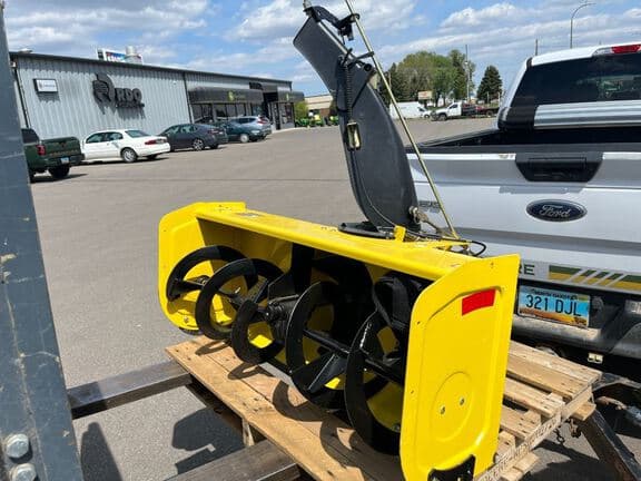 Image of John Deere X304 equipment image 4