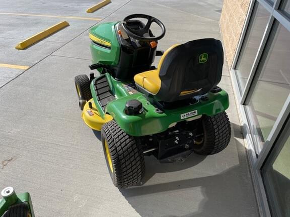 Image of John Deere X304 equipment image 3