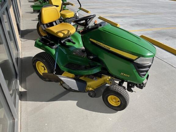 Image of John Deere X304 equipment image 2