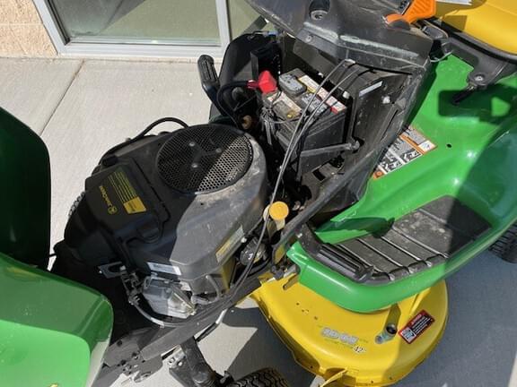 Image of John Deere X304 equipment image 4