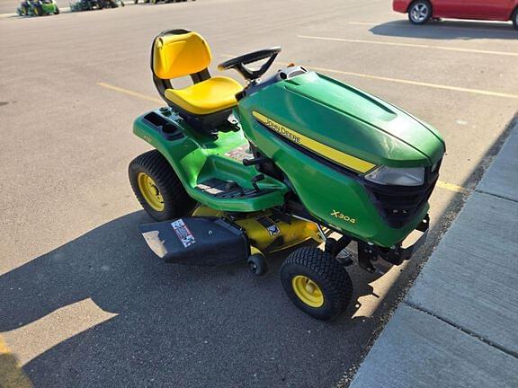Image of John Deere X304 equipment image 3