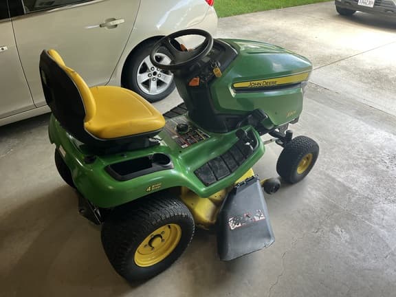 Image of John Deere X304 equipment image 1