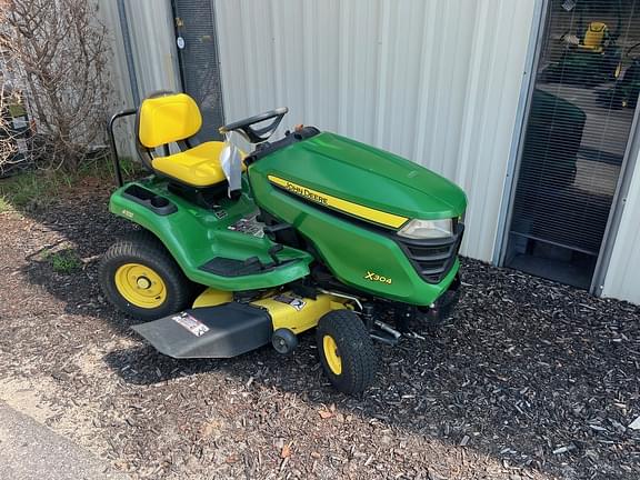 Image of John Deere X304 Primary image