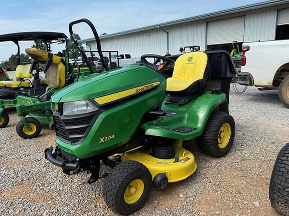 Image of John Deere X304 equipment image 1