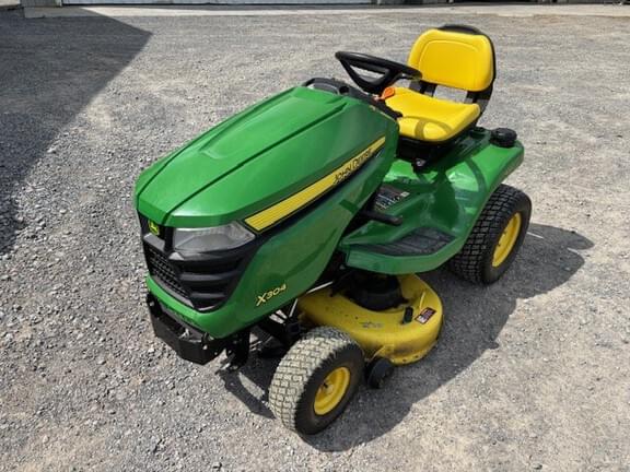 Image of John Deere X304 equipment image 1