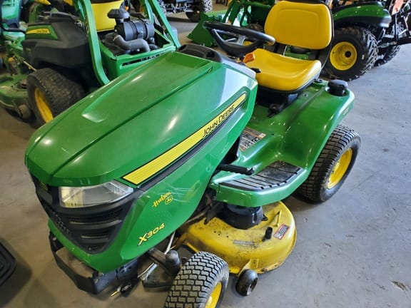 2014 John Deere X304 Equipment Image0