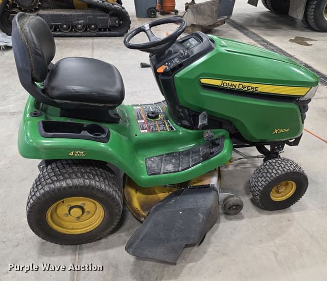Image of John Deere X304 equipment image 2