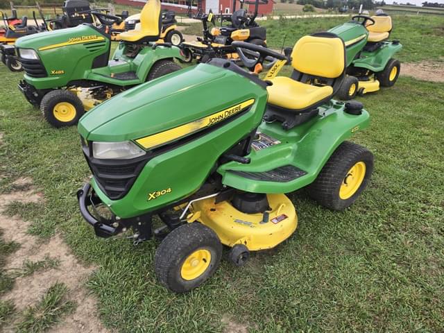 Image of John Deere X304 equipment image 1