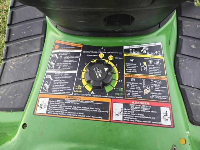 Image of John Deere X304 equipment image 4