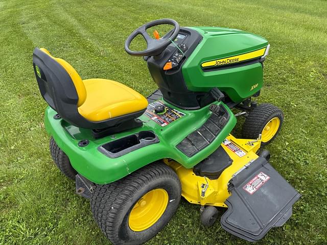 Image of John Deere X320 equipment image 3