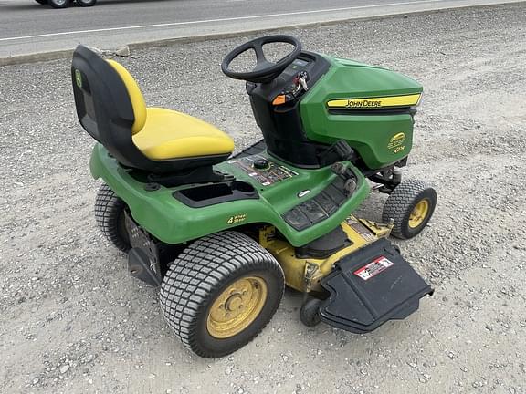 Image of John Deere X324 equipment image 3