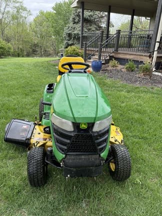 Image of John Deere X324 equipment image 1