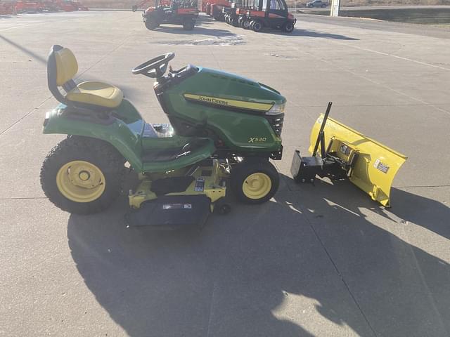 Image of John Deere X530 equipment image 4