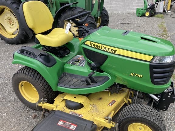 Image of John Deere X710 equipment image 3