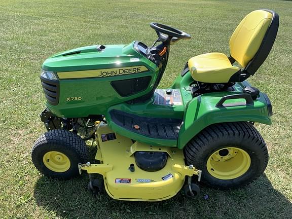 Image of John Deere X730 equipment image 4