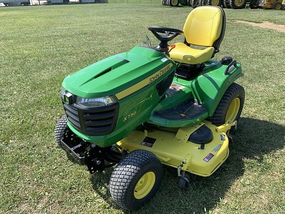 Image of John Deere X730 equipment image 3