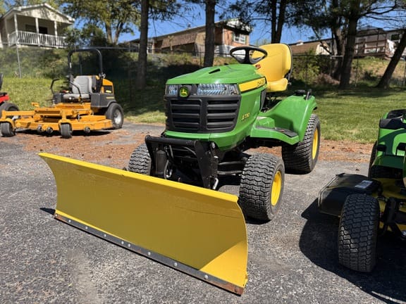 2014 John Deere X730 Equipment Image0