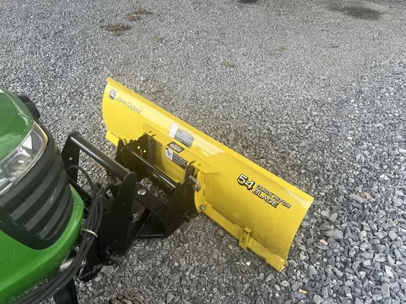 Image of John Deere X730 equipment image 3