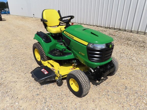 Image of John Deere X730 equipment image 2
