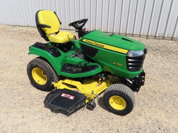 2014 John Deere X730 Equipment Image0
