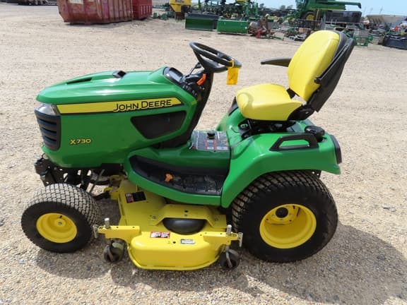 Image of John Deere X730 equipment image 4