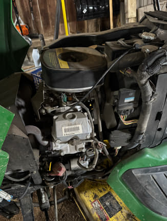 Image of John Deere X730 equipment image 3