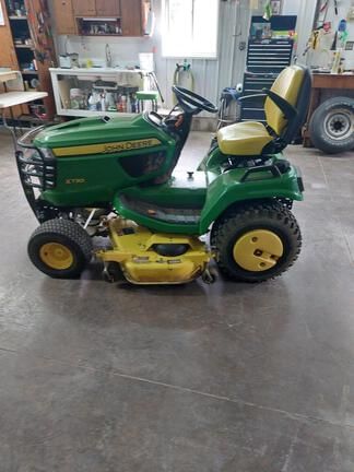 2014 John Deere X730 Equipment Image0