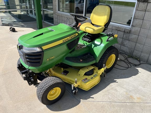 2014 John Deere X730 Equipment Image0