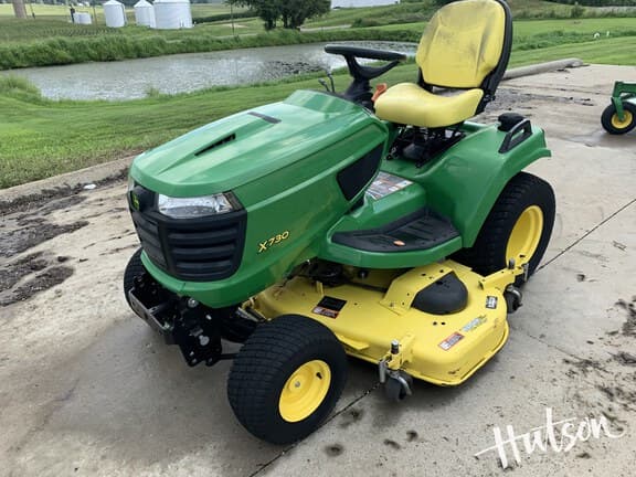 Image of John Deere X730 equipment image 3