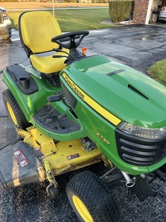 2014 John Deere X730 Equipment Image0