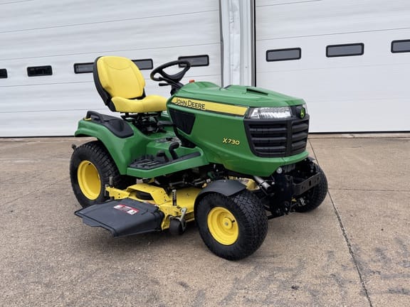 2014 John Deere X730 Equipment Image0