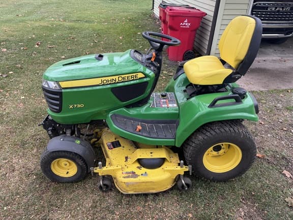 Image of John Deere X730 equipment image 3