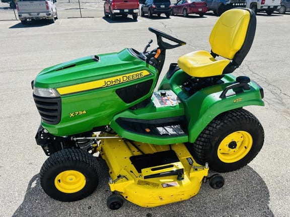 2014 John Deere X734 Equipment Image0