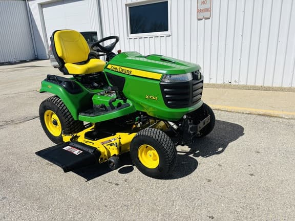 Image of John Deere X734 equipment image 1