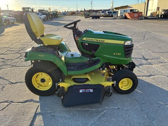 Image of John Deere X734 equipment image 4