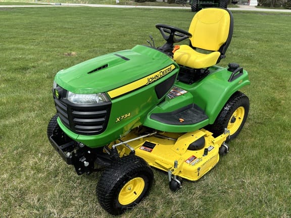 2014 John Deere X734 Equipment Image0