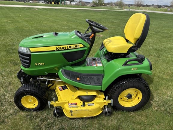 Image of John Deere X734 equipment image 1