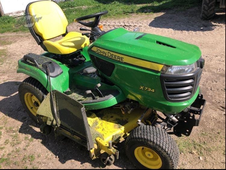 2014 John Deere X734 Equipment Image0