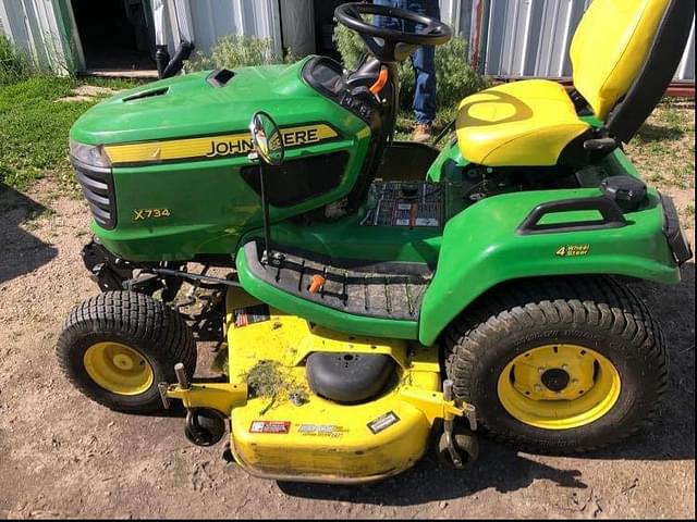 Image of John Deere X734 equipment image 3