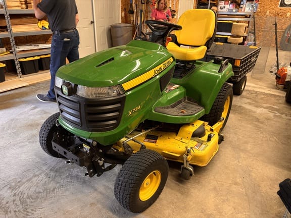 2014 John Deere X734 Equipment Image0