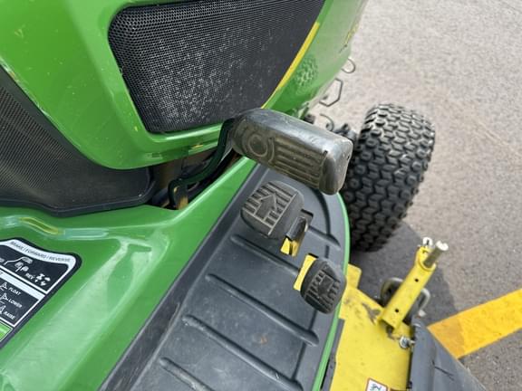 Image of John Deere X738 equipment image 4