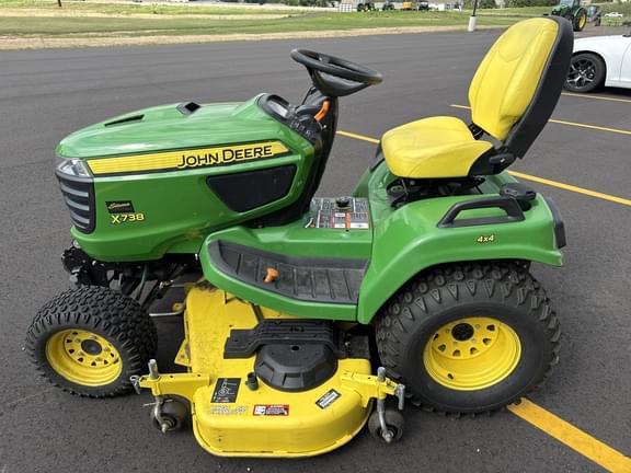 Image of John Deere X738 Primary image
