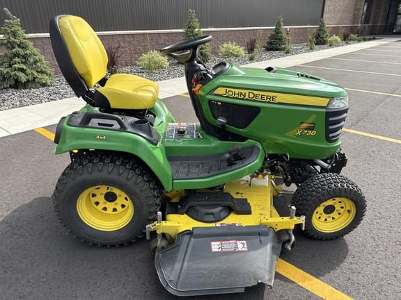 Image of John Deere X738 equipment image 2