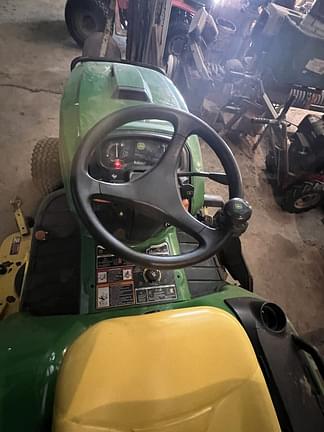 Image of John Deere X738 equipment image 3