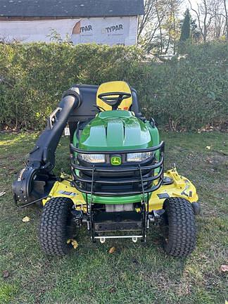 Image of John Deere X738 equipment image 3