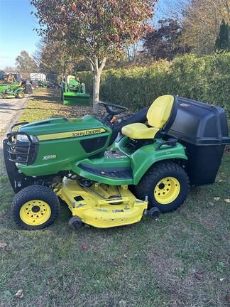 Main image John Deere X738