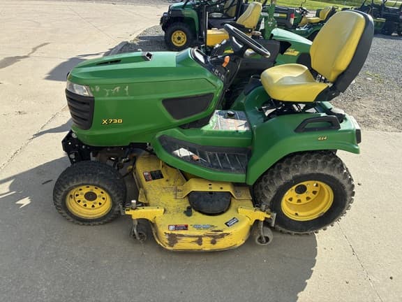 Image of John Deere X738 equipment image 1